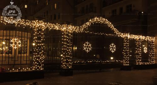Новогоднее оформление ворот входной группы Санкт-Петербург